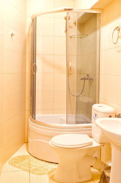 Hotel 8Th Mile Днепр Экстерьер фото